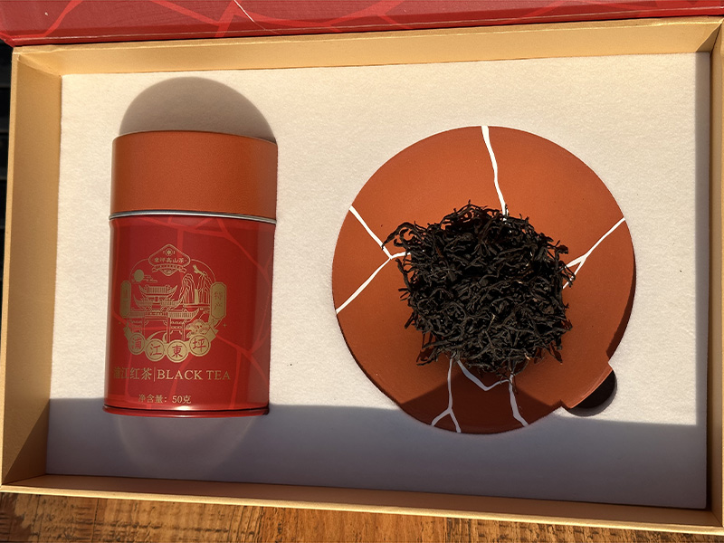 稻城万年上山茶与器